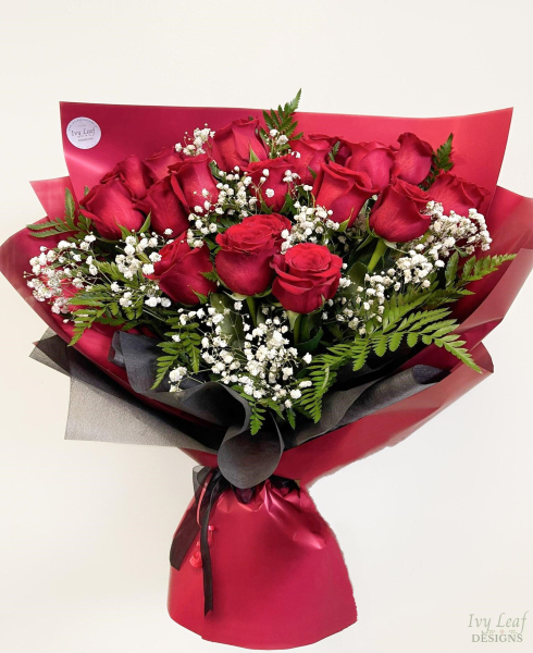 A-dozen-red-rose-bouquet