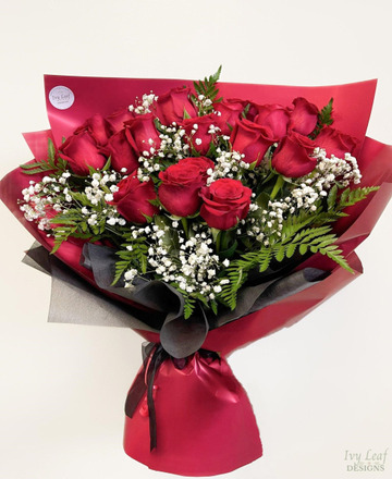 A-dozen-red-rose-bouquet