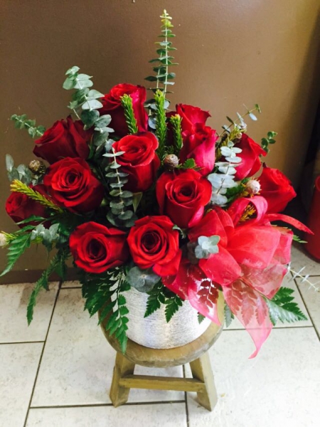 Rose-arrangement-red
