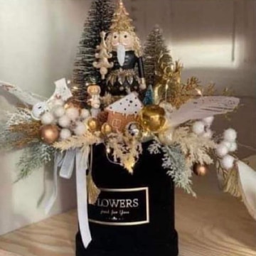 Christmas-festive-flower-box