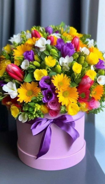 Tulip-hydrangea hatbox