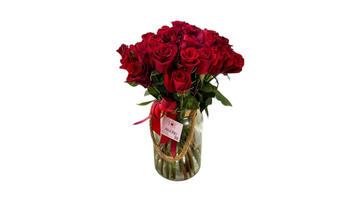30 red roses in a vase