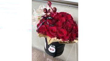 Cherry-amour-15-roses-in