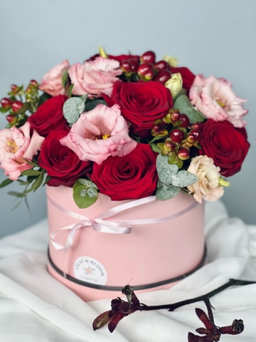Blush passion hatbox