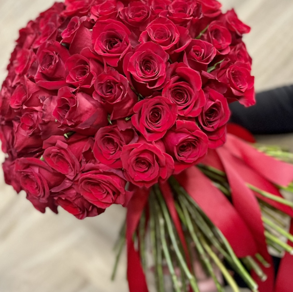 100 luxury red roses
