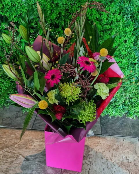 Deep pink handtie