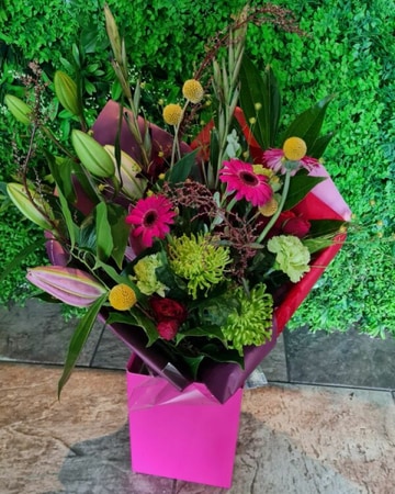 Deep pink handtie
