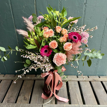 Pink garden rose vase