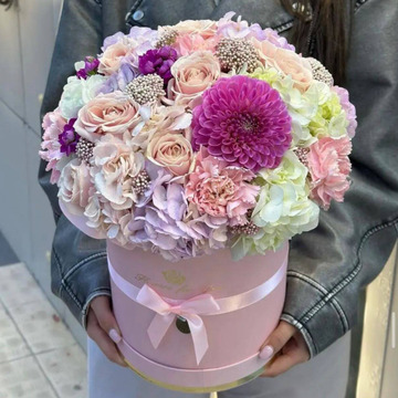 Pink dahlia hatbox