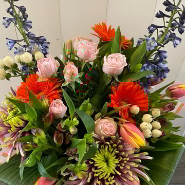Seasonal brights no lilies