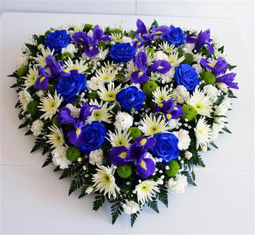 Blue rose heart