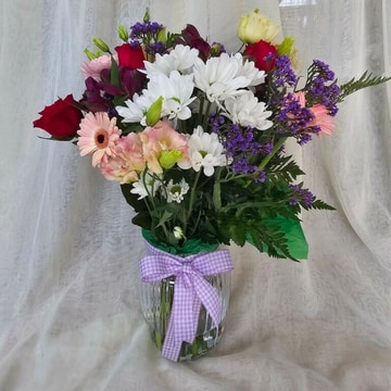Flower vase traditional