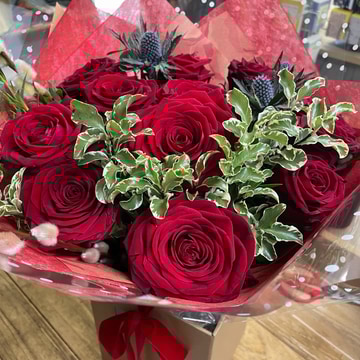 12 luxury red rose bouquet
