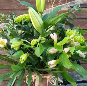 Seasonal breeze eco vase