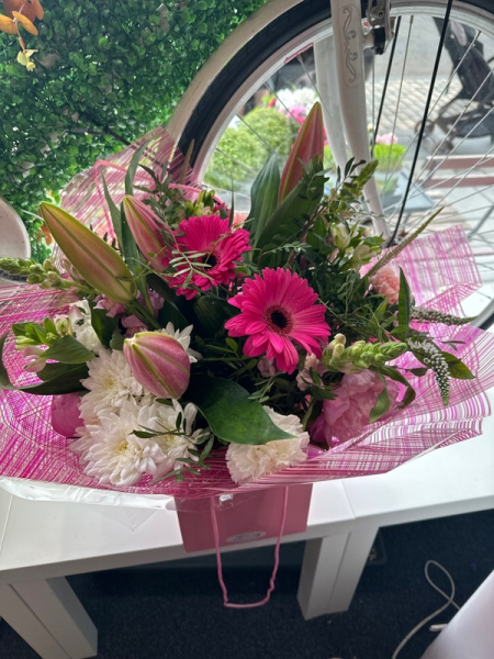 Pink and white handtie