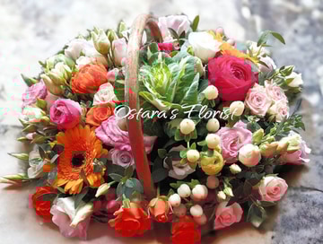 Victoria floral basket