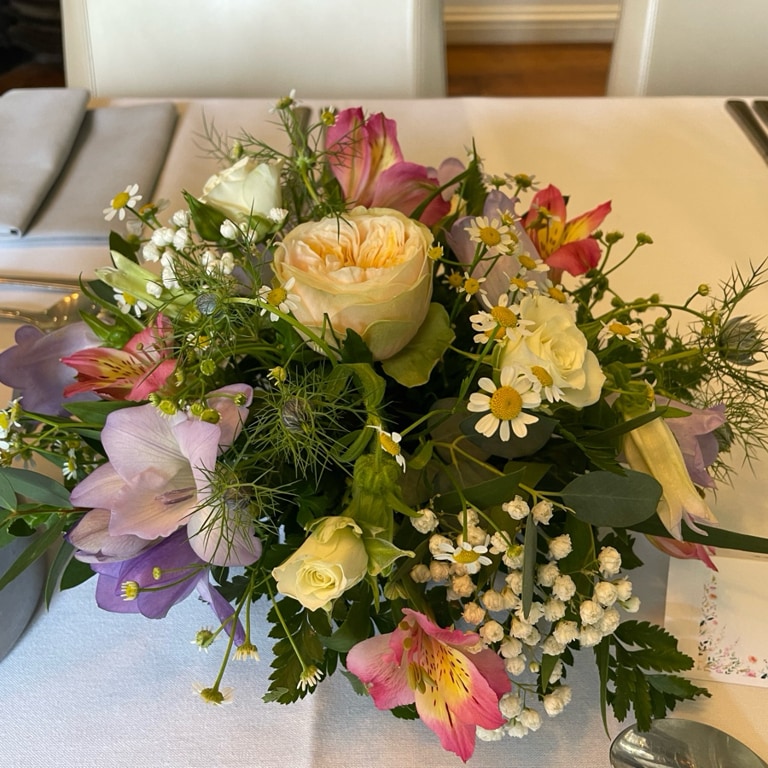 Celebration round centrepiece