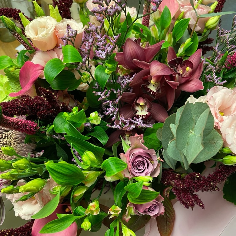 seasonal-hand-tied