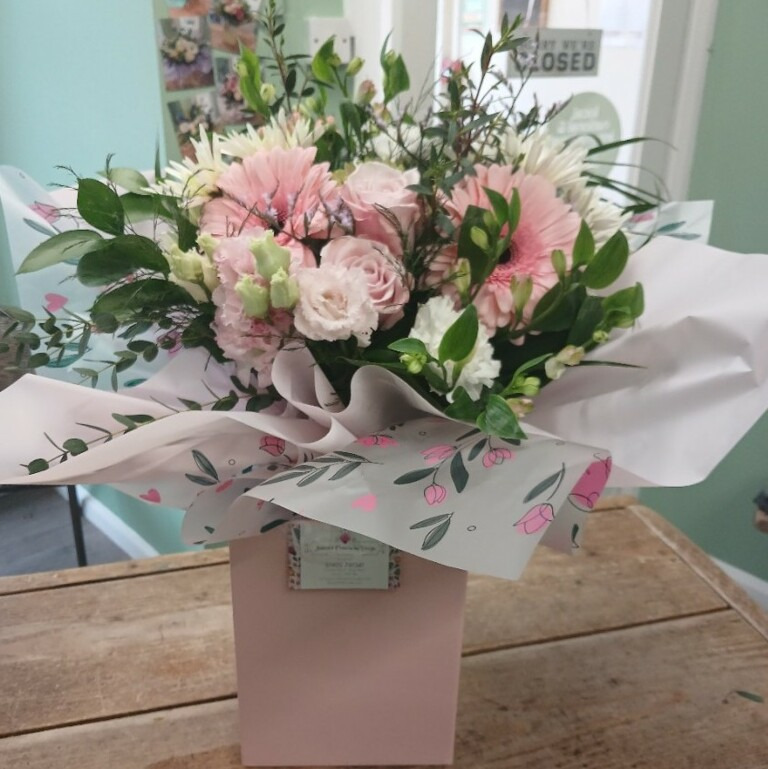 Pastel handtie florist choice