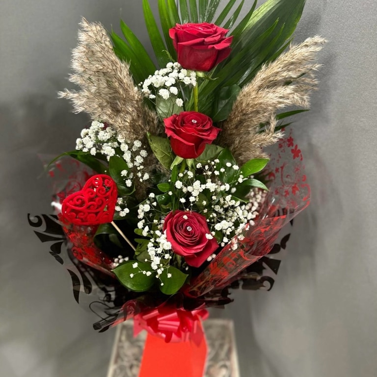 Red rose trio