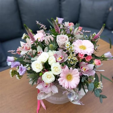 Hat box arrangement
