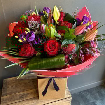 Romantic handtied
