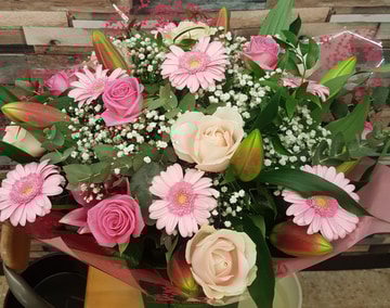 Lilly rose handtied