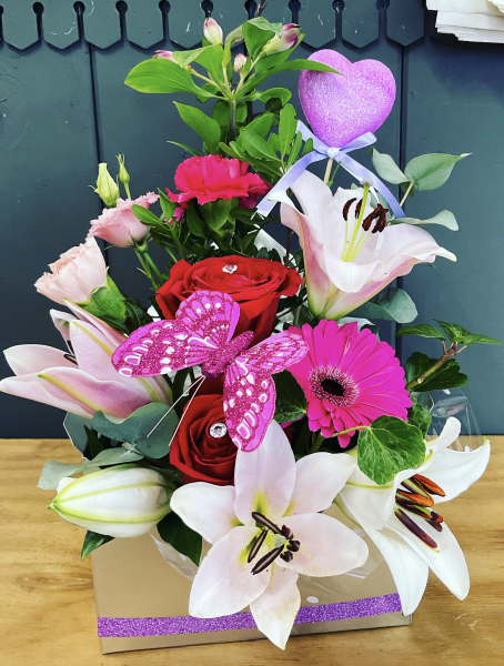 Envelope box arrangement