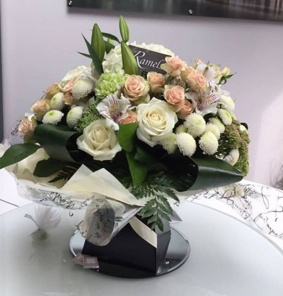 Neutral handtied