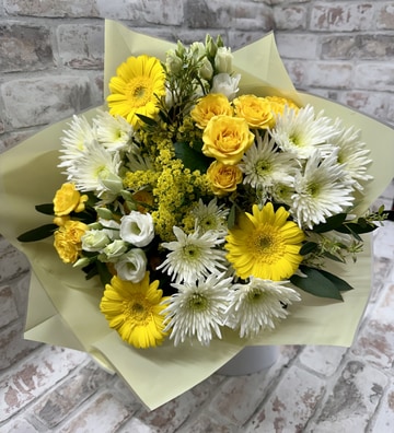 Yellow white bouquet