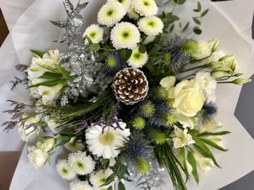 Cool winter hand tie