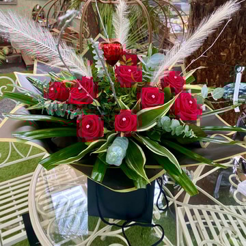 Luxury diamant dozen red roses