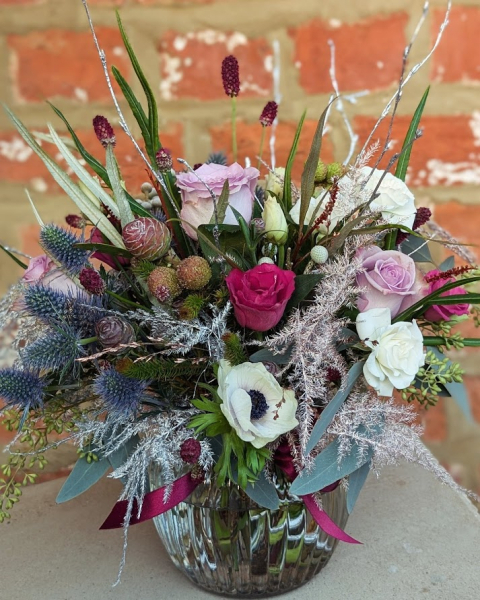 Seasonal vase arrangment