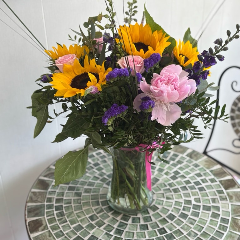 Summer vase arrangement