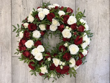 Wreath red white rose