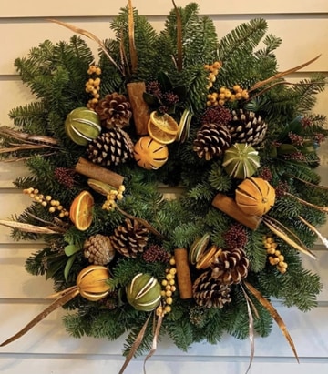 Traditional luxury wreath
