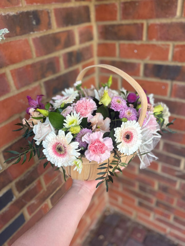 Pastel basket