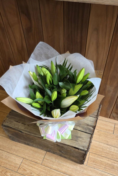 Lily handtied
