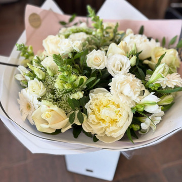 Angels embrace bouquet