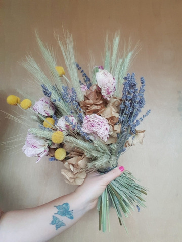 Everlasting dried bouquet