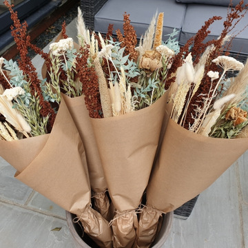 Dried flower bouquet