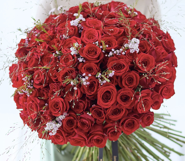 Luxury 100 red roses