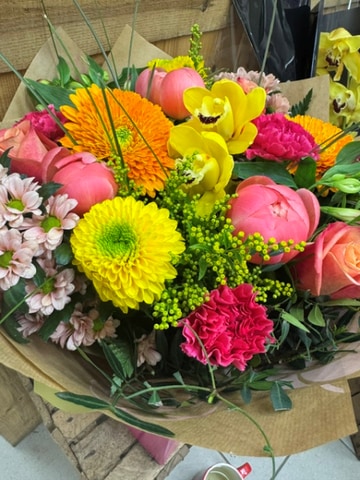 Bright handtied