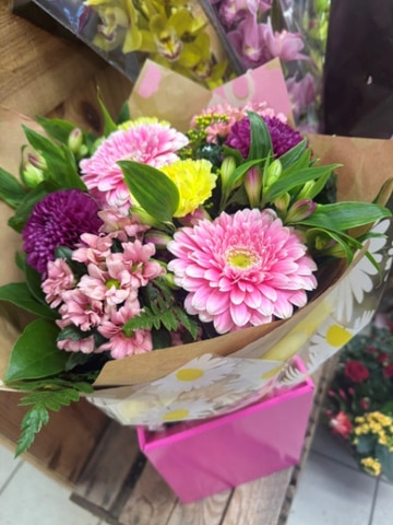 Mixed handtied