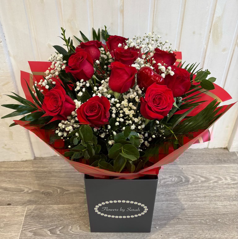 Luxury dozen red roses