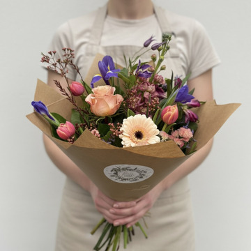 Seasonal florists choice