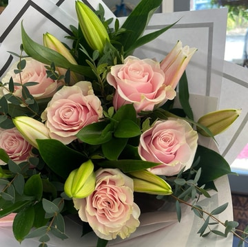 Pink rose and lily bouquet