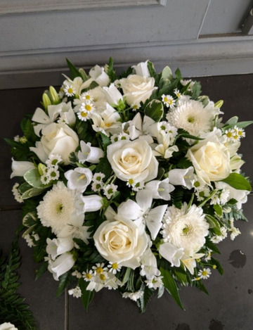 White and cream posy