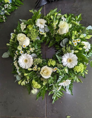 Classic wreath tribute