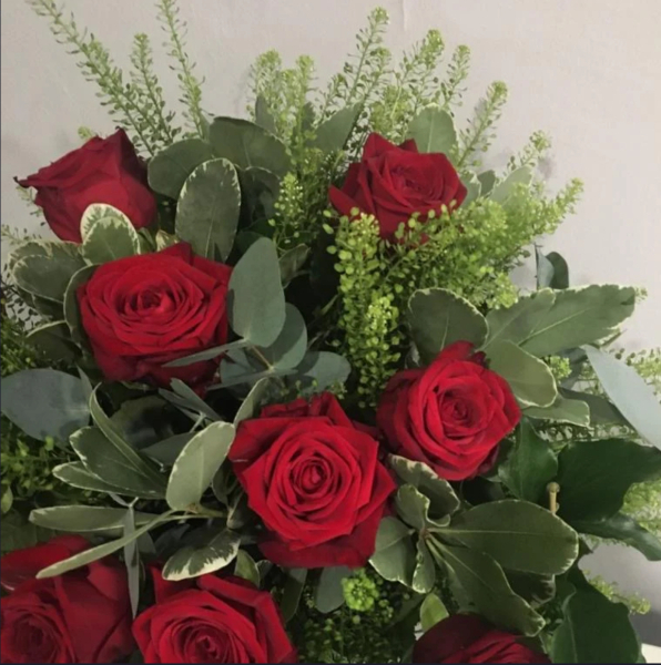 Classic red naomi bouquet